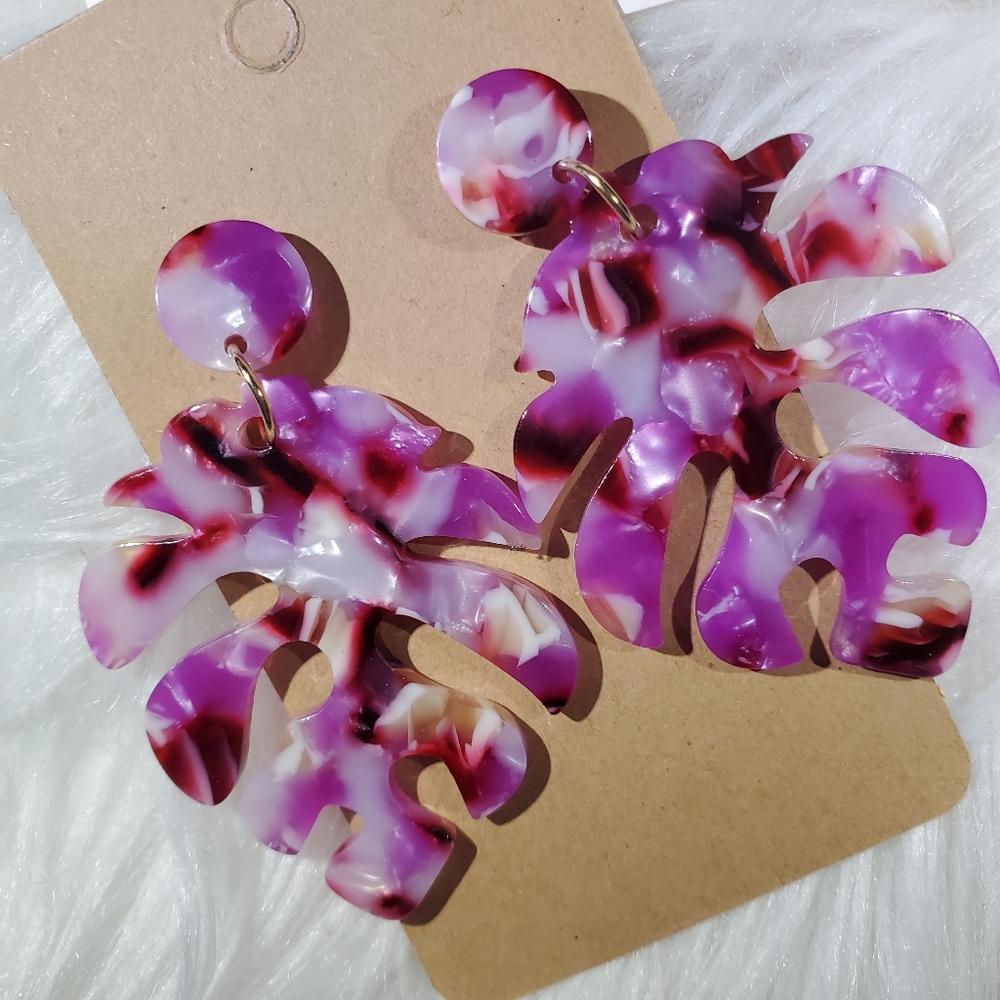 💜🌿 Purple Acrylic Leaf Earrings